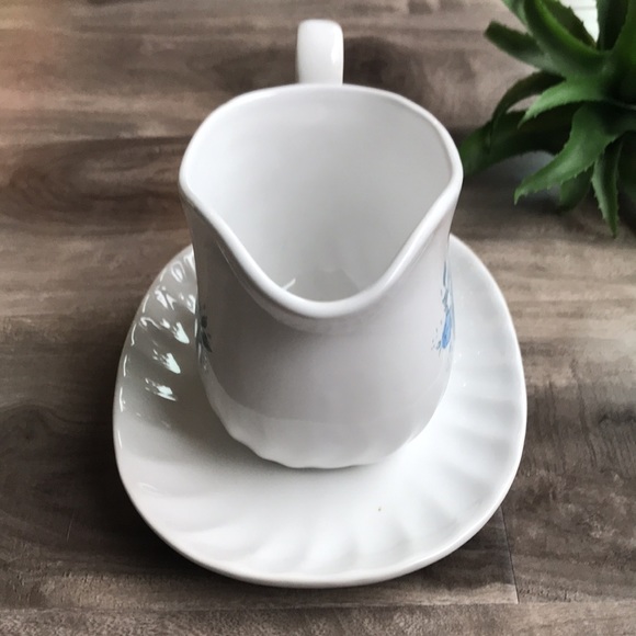 Corelle Dining Vintage Corelle Gravy Boat And Saucer Poshmark